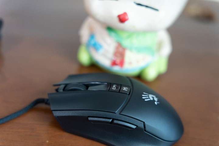 炫酷RGB灯效、宏编程等加持，血手幽灵ES30 Plus轻量化鼠标助力极致游戏体验