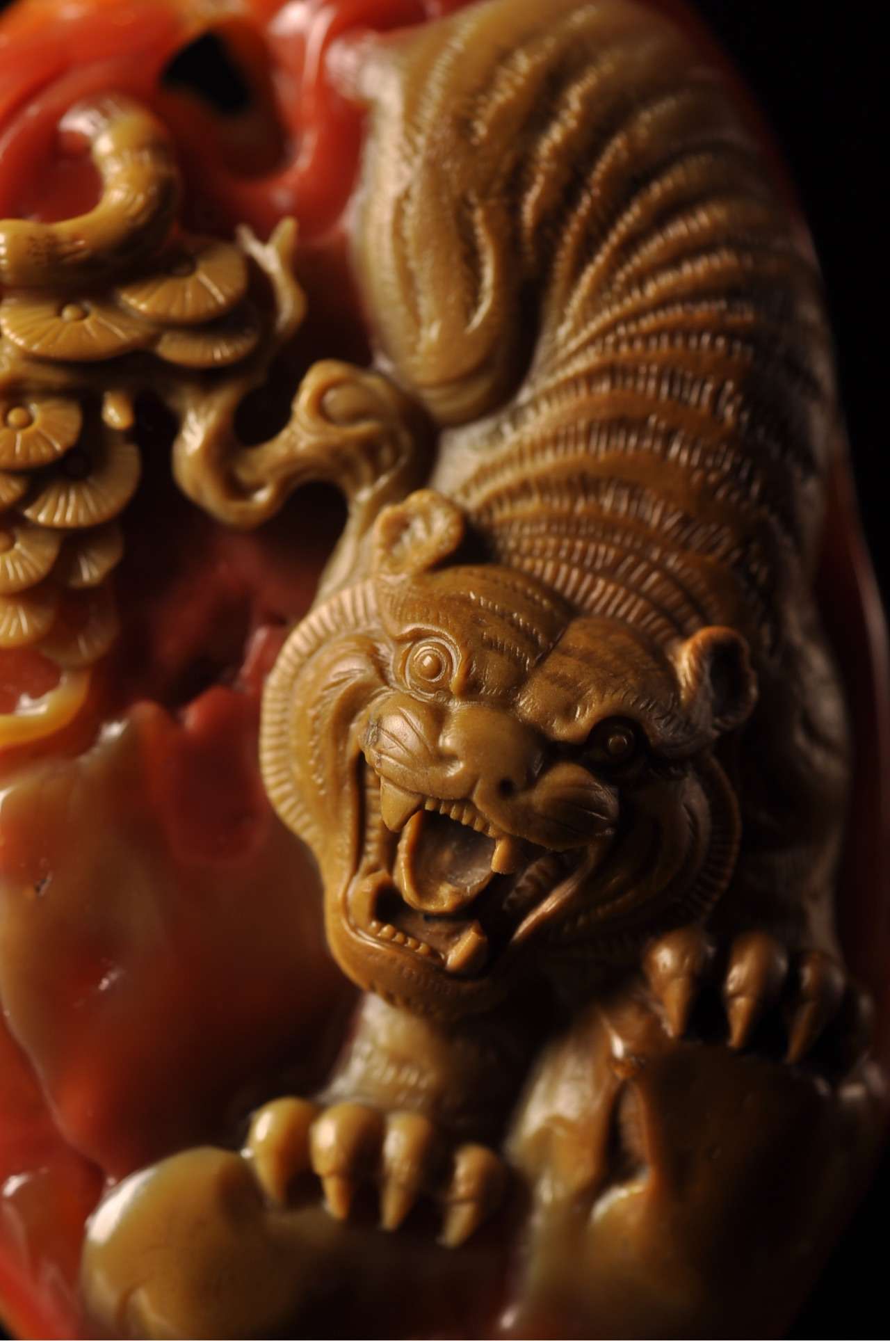 【下山虎】阿拉善玛瑙精工雕刻下山虎吊坠