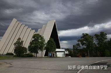 还是北极圈内最大的城市,拥有世界最北端的大学,酿酒厂