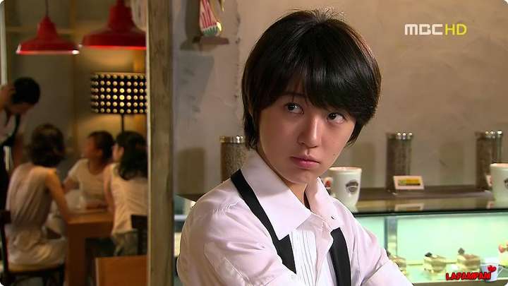 韩国电视剧/漫画必然有个主角或配角在咖啡馆打工,然后基本每部电