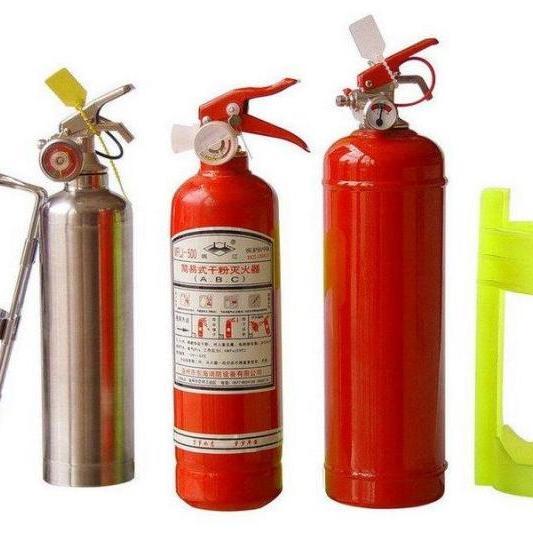 按驱动灭火剂的动力来源可分为:储气瓶式,储压式,化学反应式