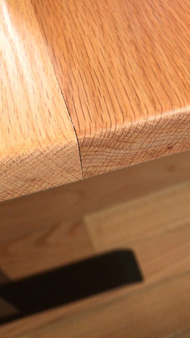 买了3天的红橡木桌面直拼处开裂可能是什么原因造成的放任不管后续会