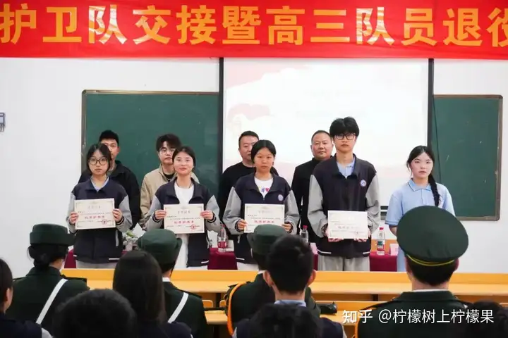【红色校园】护旗薪火传使命 青春热血启征程 | 塘栖校区国旗护卫队交接仪式圆满落幕！(图16)