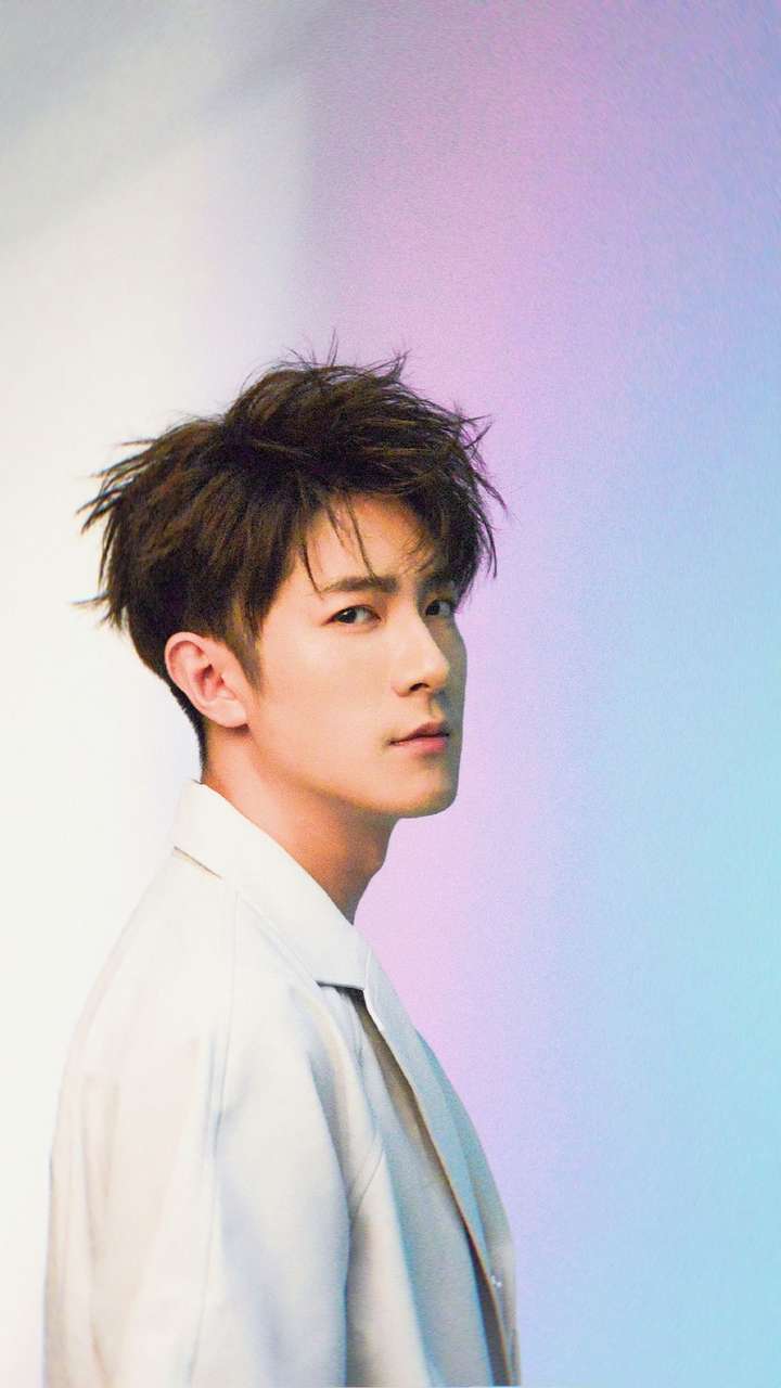 季肖冰 毕业于北电05级表演系本科班,2010年出演第一部电视剧而进入