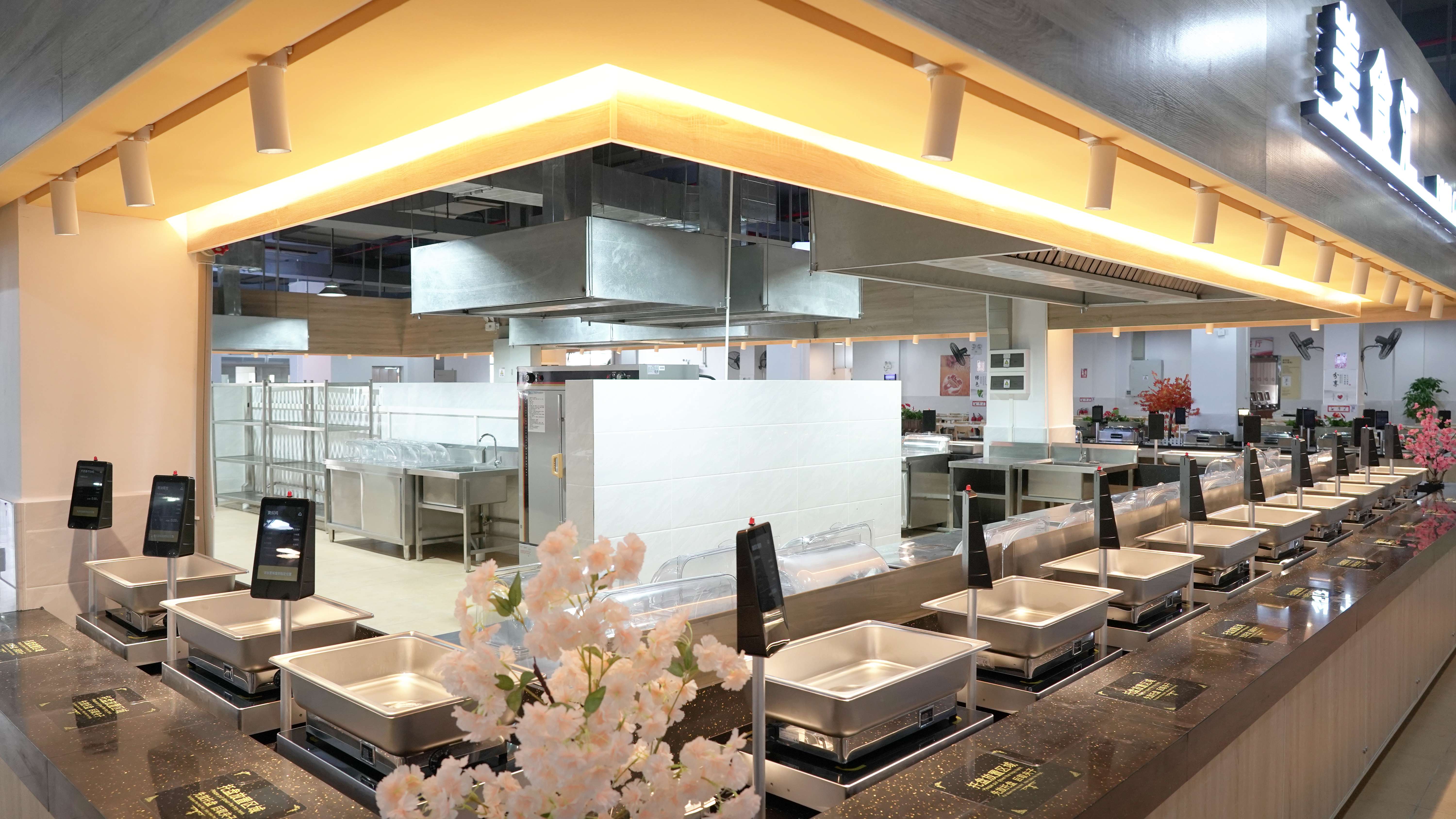 餐厅厨房真实照片大全（餐厅厨房装修结果
图大全2018图片）《餐厅厨房 真实照片》
