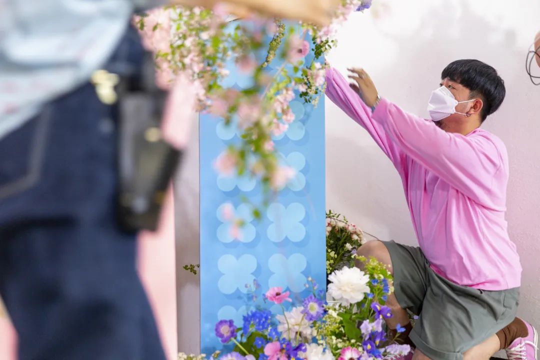 中赫时尚受邀央视记录片 花开中国 在五四青年节献上 向善向上 的花礼 知乎