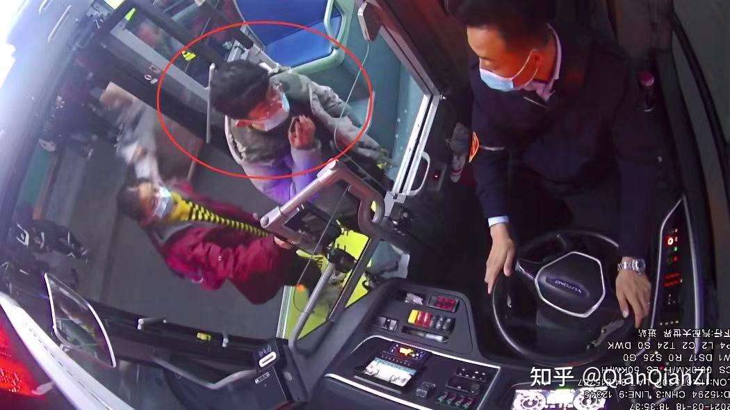 郑州男孩给公交车长写欠条 车长喊话 欠条我留着钱我替你还了 知乎