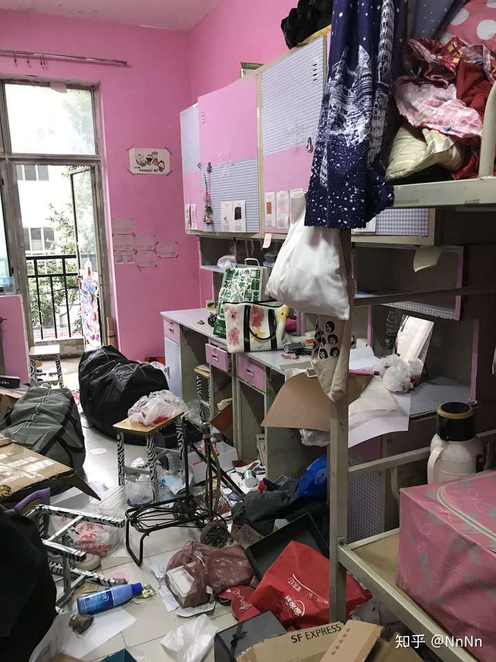 今年的大学毕业生的行李是怎么被打包的?