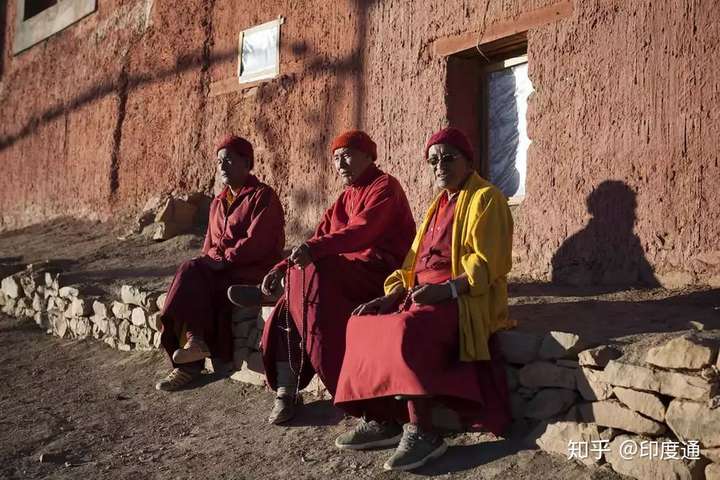 在世界最冷的地方,印度僧侣开始为过冬做准备-印度通