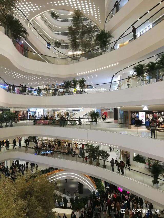 龙子湖有一个什么商场?