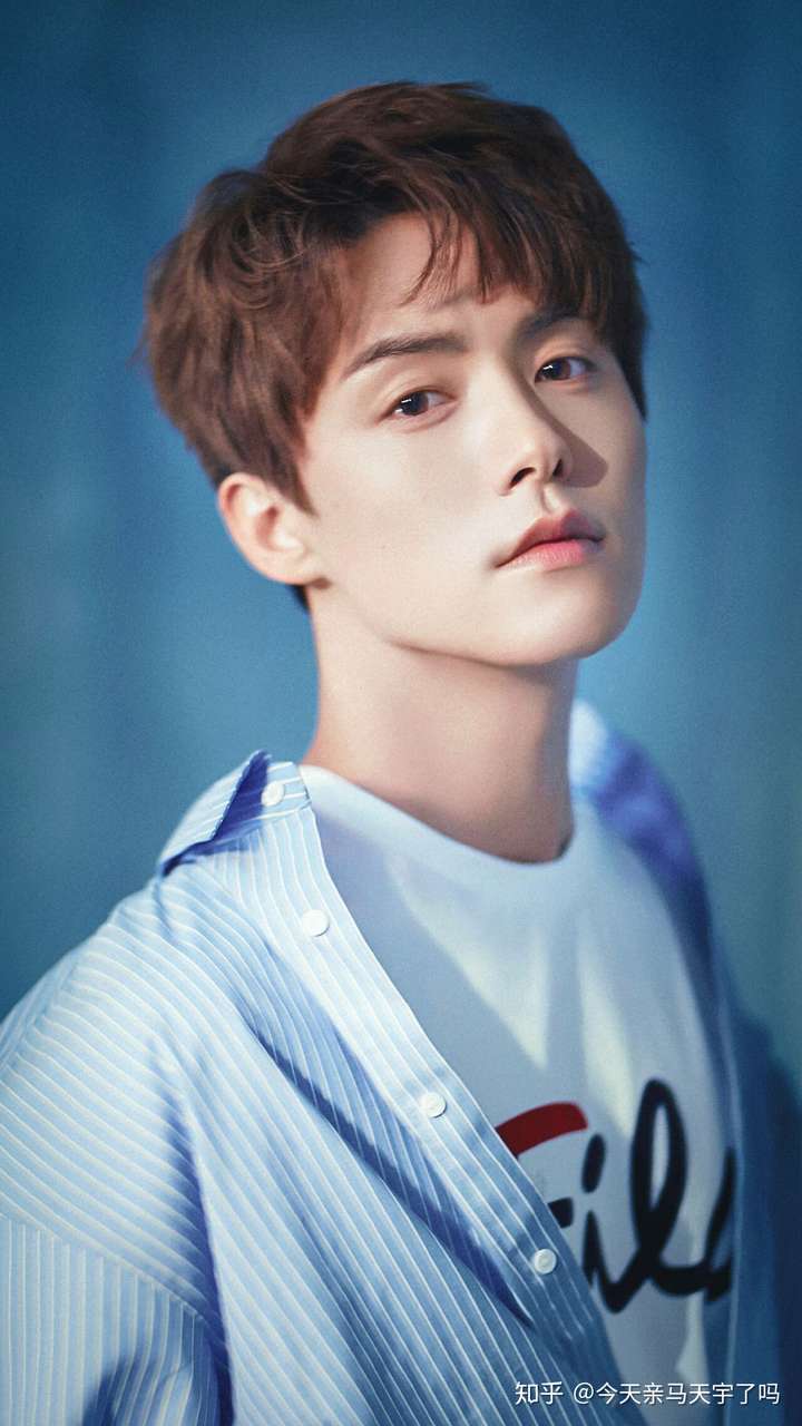 标准的桃花眼琉璃目