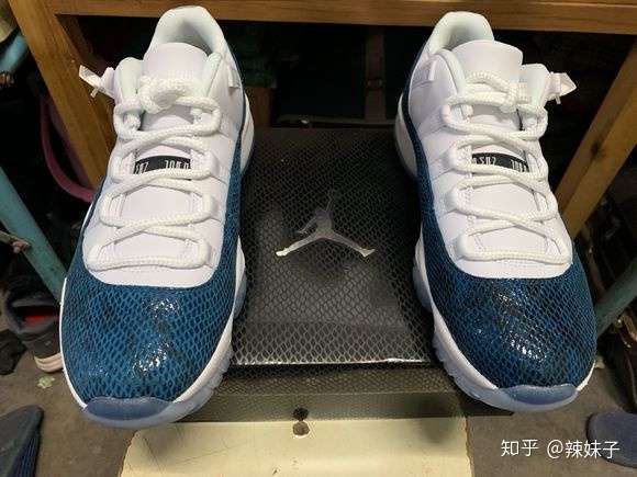 aj11蓝蛇容易掉皮吗我有个鞋商朋友说穿一个星期就掉皮了