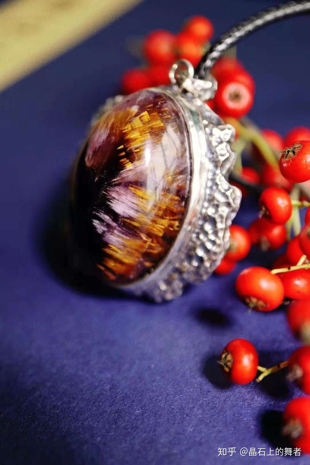 幸運星天然水晶224g巴西極光23紫鈦晶原礦把玩擺件紅藍綠粉白幽靈髮黃