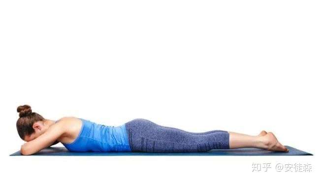 67鳄鱼式(crocodile pose)属于较放松以及舒缓类型的瑜伽体位法,它