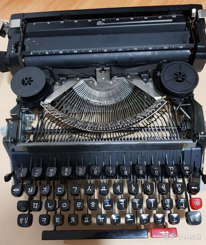 早期韩文打字机,拼写速度极快