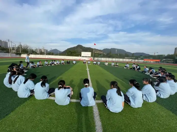 青春印记 | 奋楫笃行 • 一路生花 ——21幼儿保育二班班级风采(图1) 青春印记 | 奋楫笃行 • 一路生花 ——21幼儿保育二班班级风采(图1)