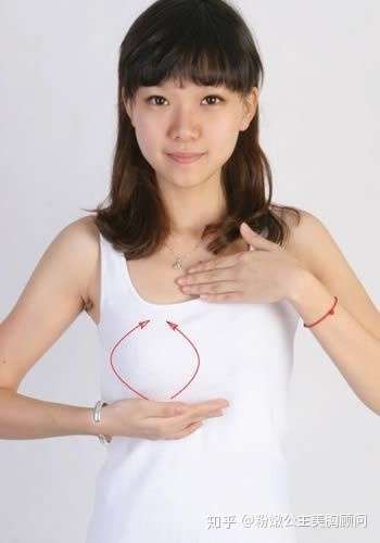 粉嫩公主：女性睡前如何按摩胸部？