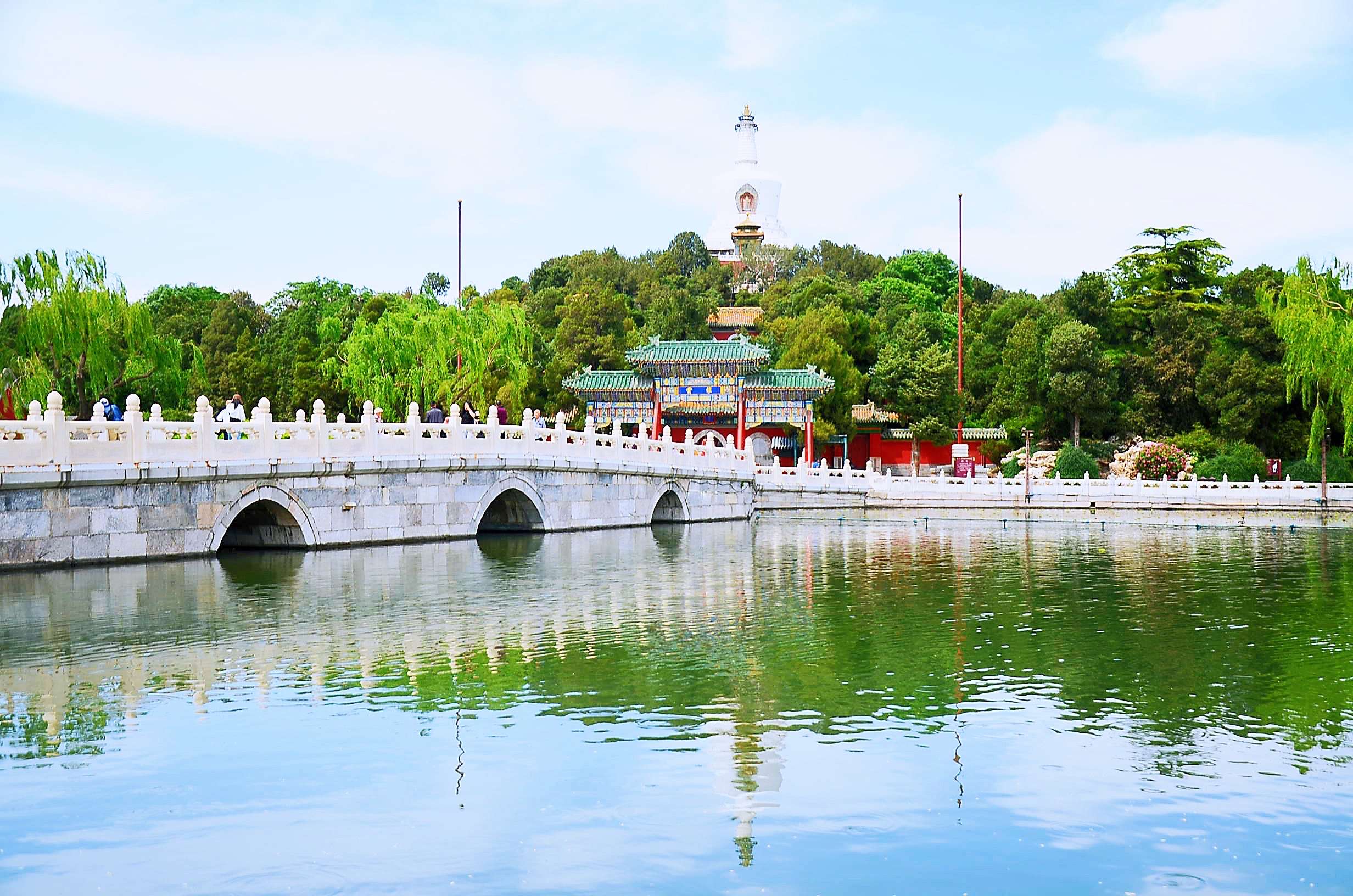 走南闯北的昌哥 的想法: 北海公园建议北门进南门出,进门往右手边