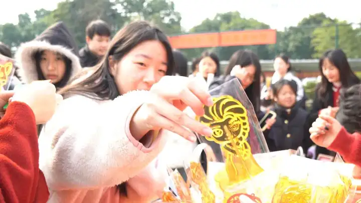 与蛇俱进 不“福”不行|富阳校区开展 “集五福・迎蛇年” 喜迎元旦活动(图9) 与蛇俱进 不“福”不行|富阳校区开展 “集五福・迎蛇年” 喜迎元旦活动(图9)