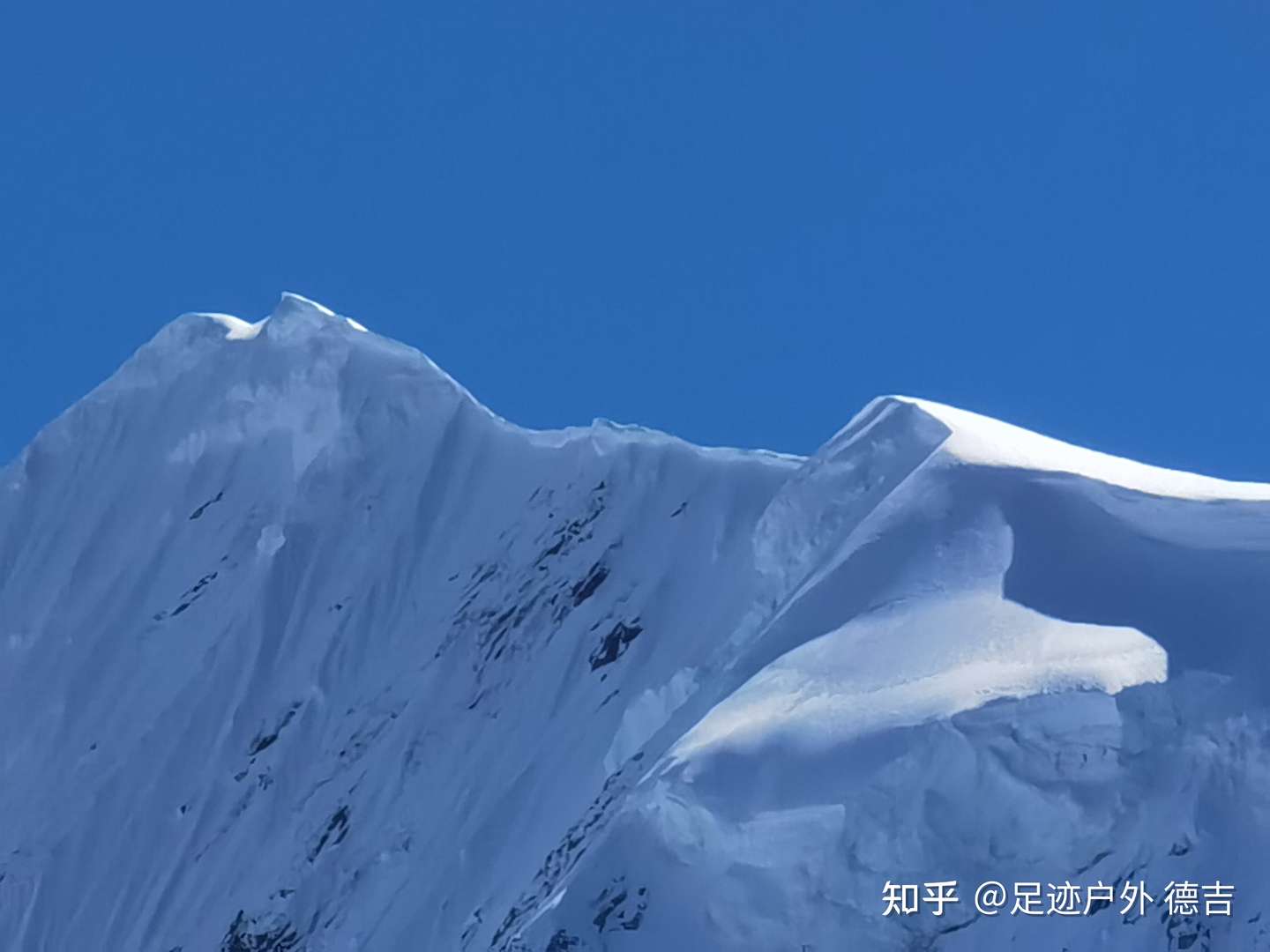 勒多曼因 Reddomain 海拔6112m 位于四川省横断山脉贡嘎山域北部日乌且沟与磨西沟的交汇处 知乎