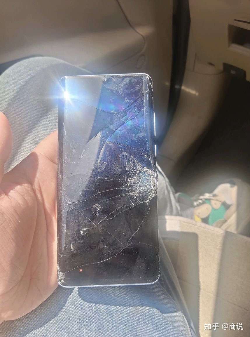 p30手机摔坏屏幕的照片图片