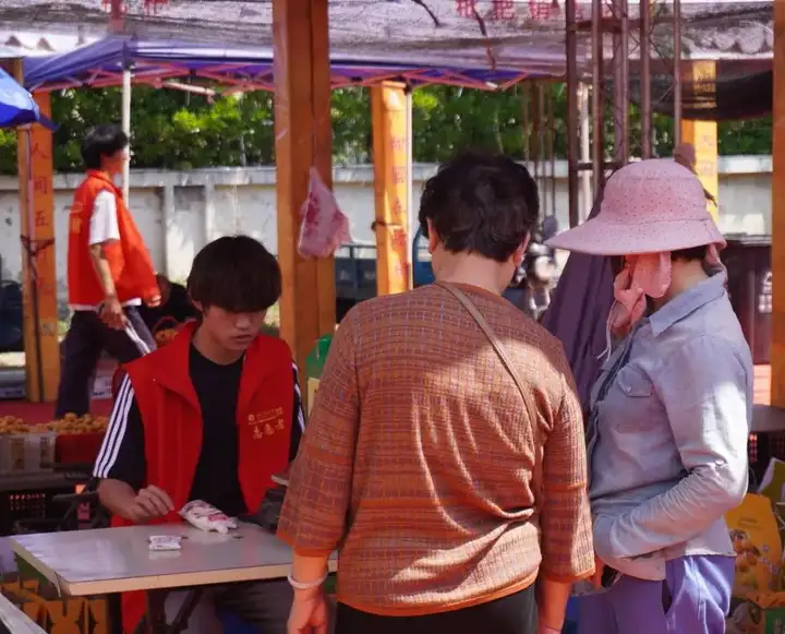 志愿承心意 秤守枇杷香 | 塘栖校区枇杷节志愿服务(图8)