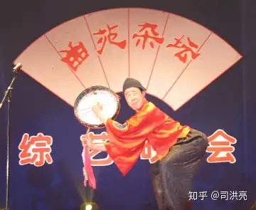 相声,小品;魔术,杂技;平书,笑话;说唱艺术,东西南北中.