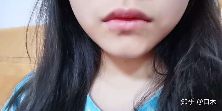 有没有下嘴唇有痣的小姐姐?