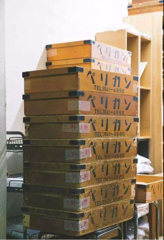 开一个烘焙店预算明细 这家面包店开业74年从未出新品,传承4代经久不衰的理由是...