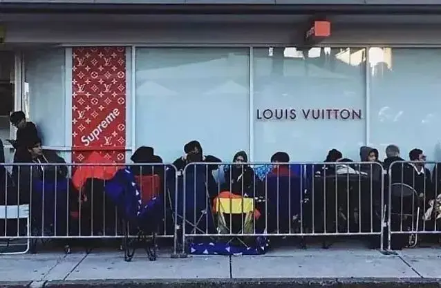 Kim Jones se despide muy british de Louis Vuitton en París