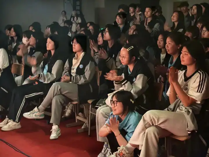 艺韵润心 美育同行 | 塘栖校区高雅艺术进校园话剧展演(图5)