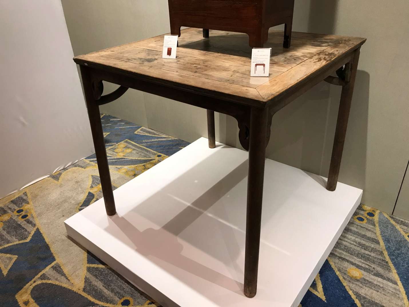 看完老方桌才知道 黄花梨家具不必全是黄花梨 知乎