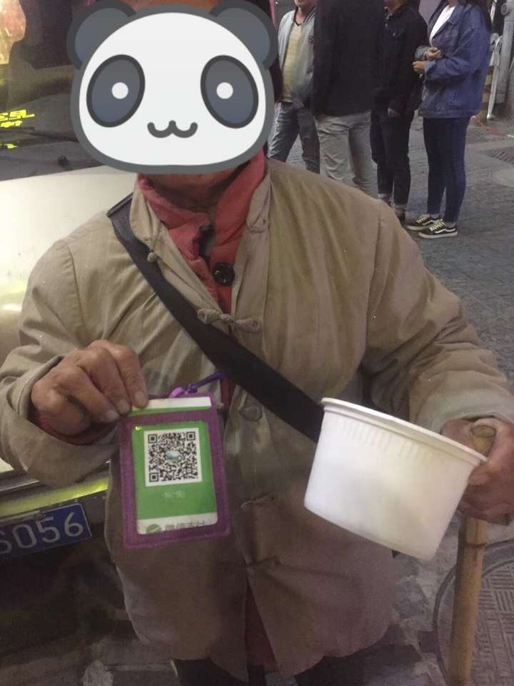 乞丐扫码收钱图片图片