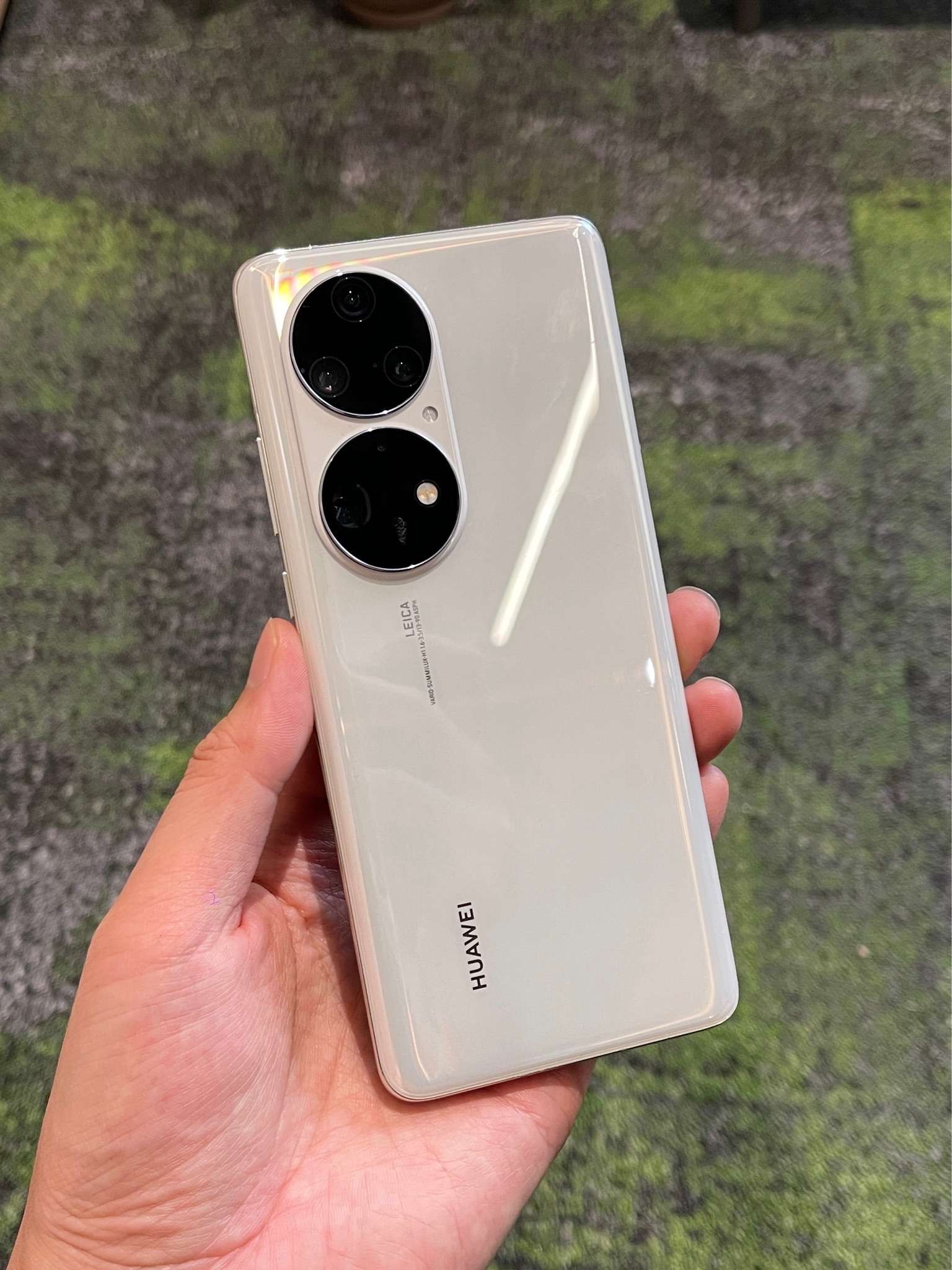 数码geek 的想法: 怎么说呢～ 这华为p50真机就真挺好看的!… - 知乎