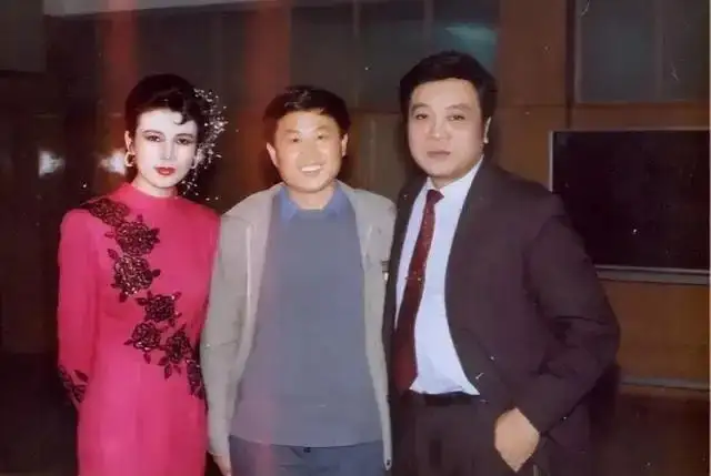 阚丽君连登3届春晚，被称为中国主持第一人，如今64岁未婚未育