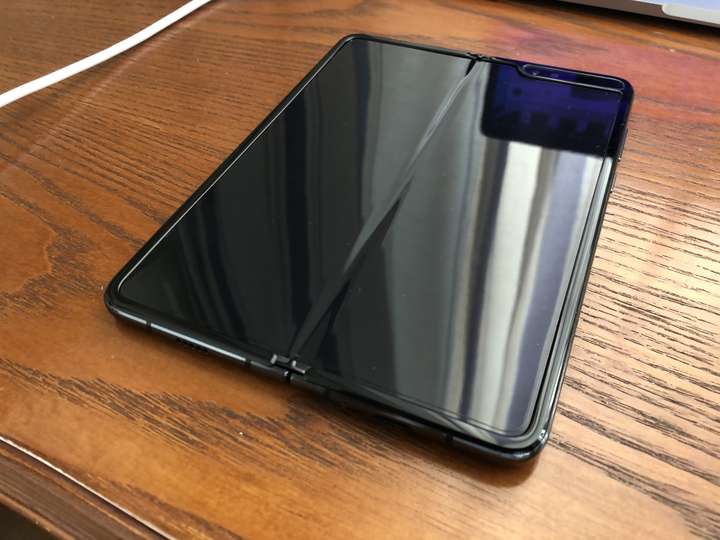 2020年8月5日发布的三星galaxyfold2可折叠手机有哪些亮点和不足