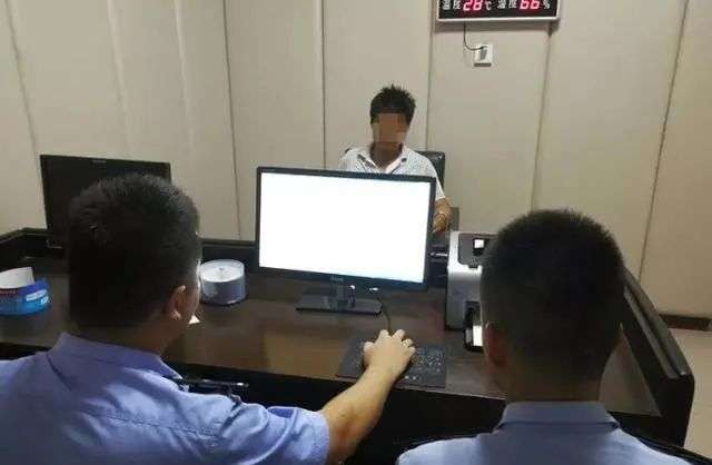 摸大腿、掀裙子、强吻女学员,曝光那些恶臭的驾校黑教练!16 摸大腿、掀裙子、强吻女学员,曝光那些恶臭的驾校黑教练!16