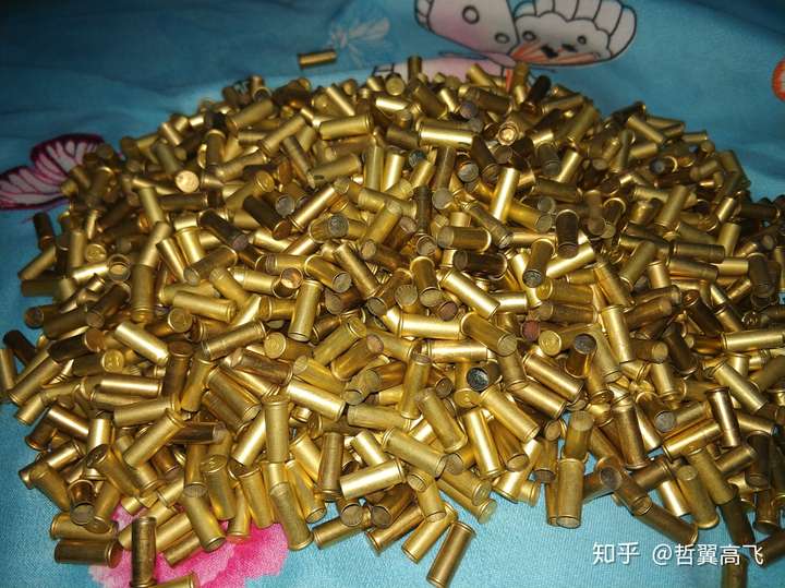 今天去射击场射击,忘了是什么枪了,那位军迷能帮忙辨别一下是啥枪?