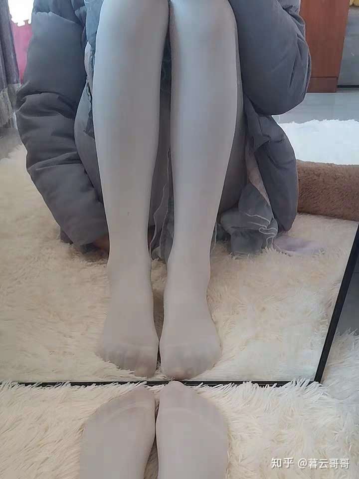 我一男的特别喜欢穿丝袜配高跟的女孩正常嘛