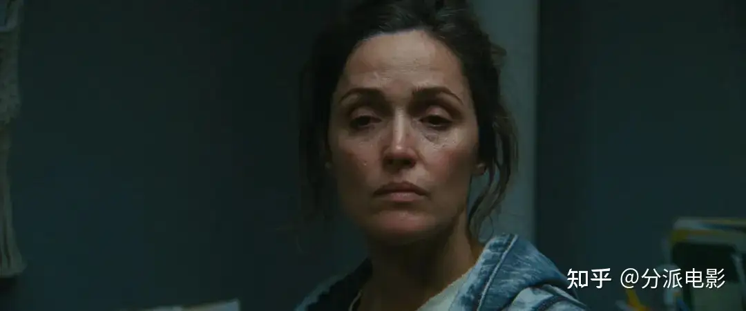 《如果有腿，我会踢你》柏林+金球影后，年度最“痛”表演