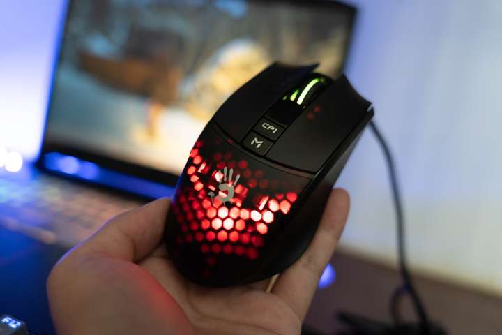 炫酷RGB灯效、宏编程等加持，血手幽灵ES30 Plus轻量化鼠标助力极致游戏体验