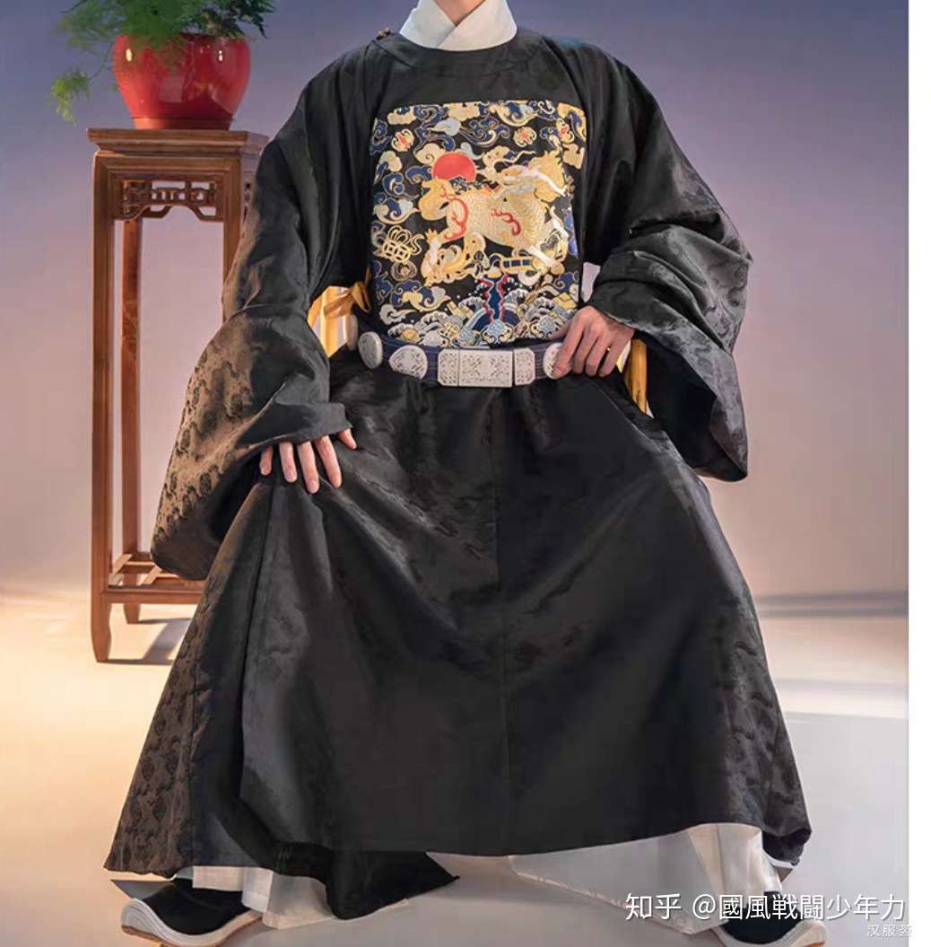 补服又称补褂外褂前后各缀有一块补子前后的花纹图