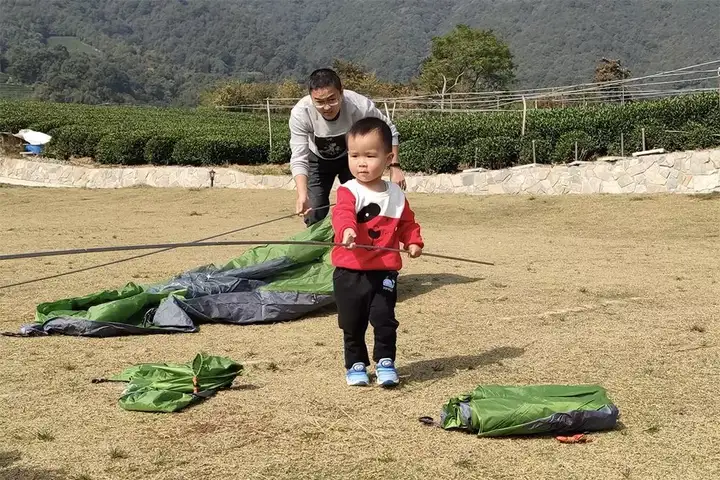 堵车路上有人遛娃有人遛狗（路上有人堵车怎么办） 第2张