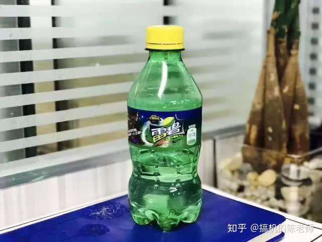 雷碧,六个核弹, 逮 你们哪里跑!