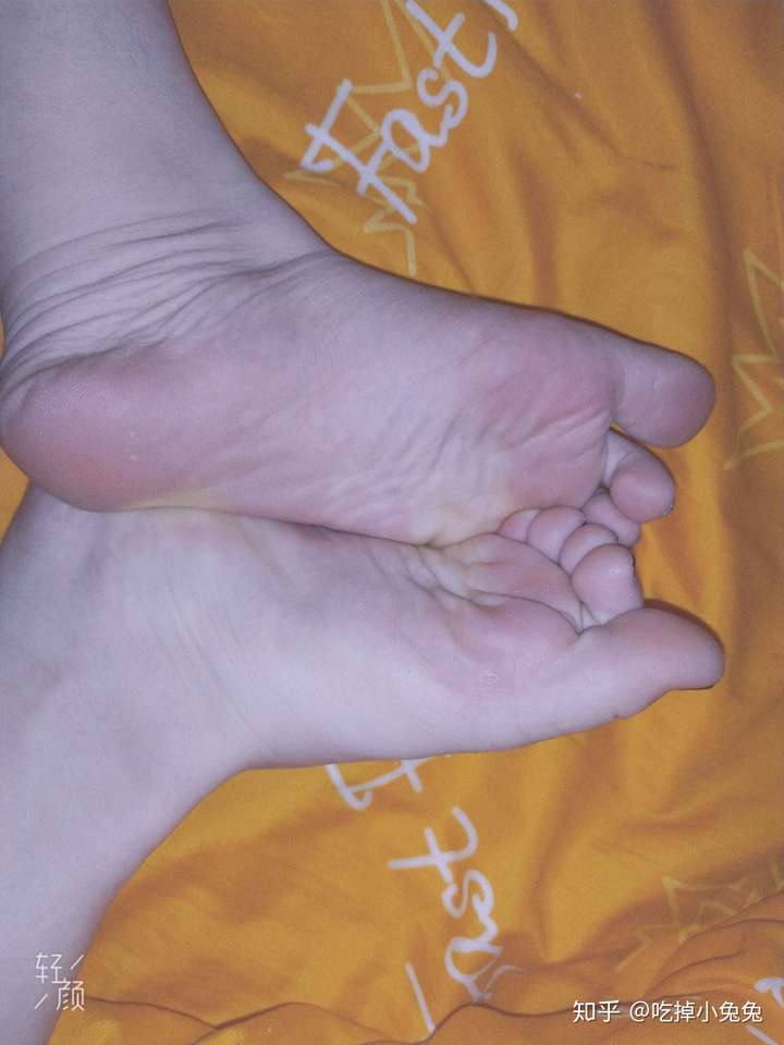 脚出汗都会臭么