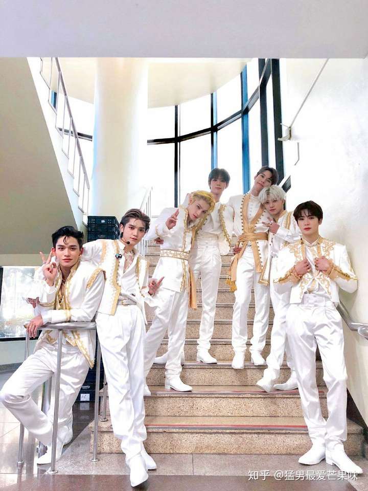 新粉入坑,能不能科普一下nct?专辑啊 团综啊 越多越好!