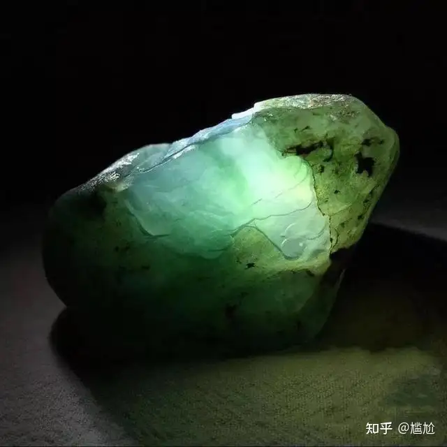 翡翠原石”一般出现在什么地方，在哪里可以捡到翡翠原石？