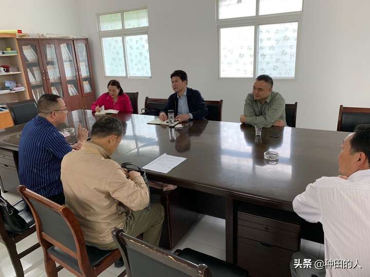 村民选举法选票的规定(村干部选举限制年龄合适吗)插图(1) 村民选举法选票的规定(村干部选举限制年龄合适吗)插图(1)