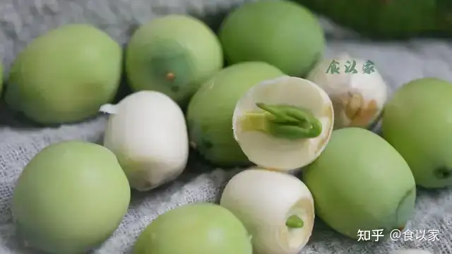 吃新鲜莲子，不要丢弃它，活血化瘀，女人最适合（吃新鲜的莲子有什么好处和坏处）