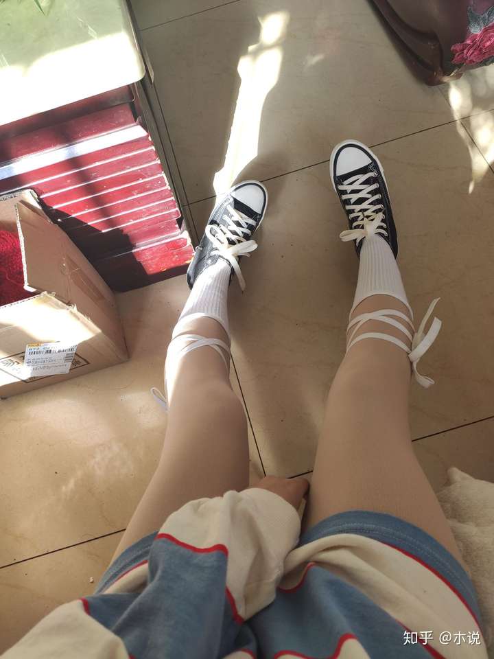 没啥故事 就我当时在跟我姐妹安利我新买的光腿神器 然后拍下来给她看